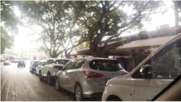 Τα αυτοκίνητα «έπνιξαν» το κέντρο της πόλης!