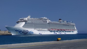Με 607 Άραβες τουρίστες έδεσε χθες στη Ρόδο το κρουαζιερόπλοιο “Aroya”