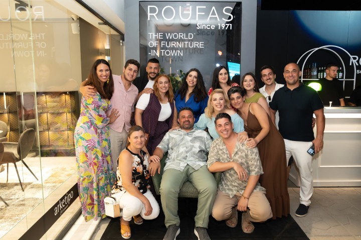 H ομάδα της Roufas Furniture