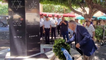 Στεφάνι Μνήμης από την Περιφέρεια Νοτίου Αιγαίου για τα Θύματα του Ολοκαυτώματος