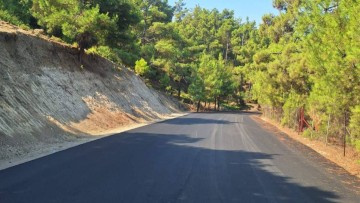 Αποκαταστάθηκε το πρώτο τμήμα του δρόμου στις Πεταλούδες – Συνεχίζονται τα έργα αποκατάστασης