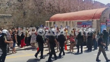 Παρέμβαση ΚΚΕ για τις προσαγωγές στη Ρόδο – Καταγγέλλει αστυνομοκρατία στο λιμάνι