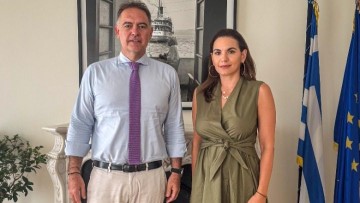 Στο επίκεντρο ο ξενοδοχειακός κλάδος: Συνάντηση Κεφαλογιάννη με τον πρόεδρο του ΞΕΕ
