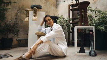 «Ένα άνθος στον χρόνο»: Η Ρόδος υποδέχεται τους Τσεριώνη & Παυλίδου στο Κατάλυμα της Γαλλίας