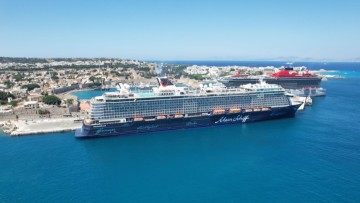 Πάνω από 7.000 τουρίστες ήρθαν σήμερα στο λιμάνι μας με κρουαζιερόπλοια