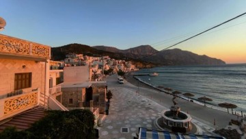 Τραγωδία στο Διαφάνι Καρπάθου: Γυναίκα ανασύρθηκε χωρίς τις αισθήσεις της από τη θάλασσα