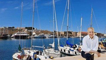 Αντώνης Β. Καμπουράκης: «Δεν είναι οι τούρτες. Είναι οι άνθρωποι που σε σκέφτονται αληθινά»