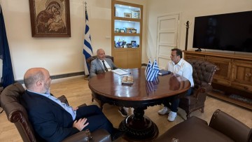 Συνάντηση εργασίας στον δήμο Ρόδου με τον υφυπουργό Ναυτιλίας Στέφανο Γκίκα