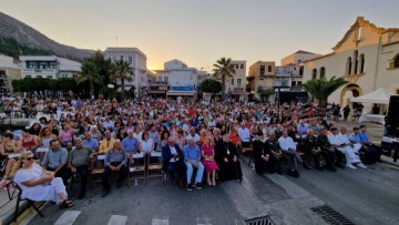 Κάλυμνος: Πλήθος κόσμου στο “Ποκίνημα των Σφουγγαράδων 2025” – Μ. Μουσελλής: Απόψε η Κάλυμνος τιμά τους σφουγγαράδες της