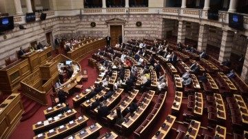 ΝΔ: «Φτάσαμε να κάνουμε αντιπολίτευση στο καφενείο του χωριού»