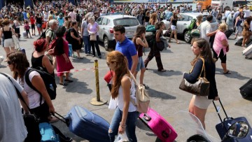 Έξοδος Δεκαπενταύγουστου: Πλήρη τα πλοία σε Πειραιά, Ραφήνα και Λαύριο