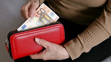 Έκτακτη οικονομική ενίσχυση 250 ευρώ στους συνταξιούχους: Ποιοι μένουν εκτός και ποιες βελτιώσεις εξετάζονται