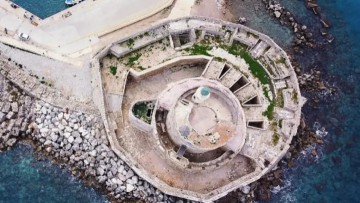 Ελένη Ν. Καραγιάννη: Ο Φάρος του Αγίου Νικολάου στη Ρόδο και οι φάρες της θάλασσας