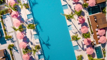 Club 8  Pool Club: Μία νέα όαση χαλάρωσης και διασκέδασης στο Φαληράκι