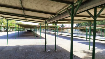 Δήμος Ρόδου: Συντονισμένη επιχείρηση απομάκρυνσης αυθαίρετων κατασκηνώσεων από τη λαϊκή αγορά του Αγίου Δημητρίου