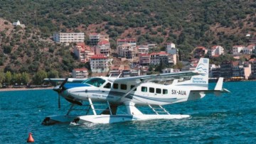 «Κόλλησαν» στη γραφειοκρατία τα υδροπλάνα