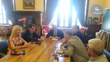 Θάνος Πλεύρης από τη Ρόδο: «Δεν υπάρχει βούληση του υπουργείου Μετανάστευσης για δομή προσφύγων στο νησί»