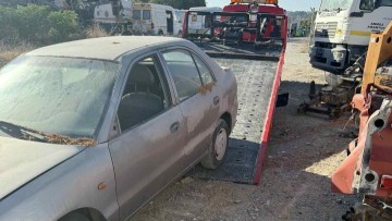 Ξεκίνησε από τον Δήμο Ρόδου η απομάκρυνση των εγκαταλελειμμένων αυτοκινήτων από την πόλη και τα χωριά