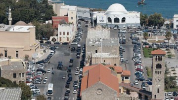 Η σημερινή κινητοποίηση των ταξί στη Ρόδο , με τον φακό από το drone του Φίλιππου Φιλίππου