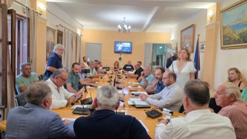 Παρέμβαση του περιφερειάρχη Γ. Χατζημάρκου στο δημοτικό συμβούλιο Καλύμνου – Παρουσίαση έργων και νέων παρεμβάσεων