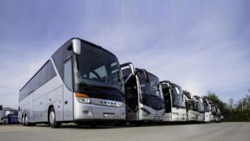 Τουριστικά λεωφορεία στη Λίνδο: Ζητούν άμεση παρέμβαση για την ανεμπόδιστη στάθμευση των οχημάτων τους