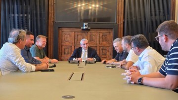 Συνάντηση Χατζημάρκου με το Σωματείο Εκμισθωμένων ΕΙΧ: Στόχος η καλύτερη εξυπηρέτηση των επισκεπτών στα νησιά