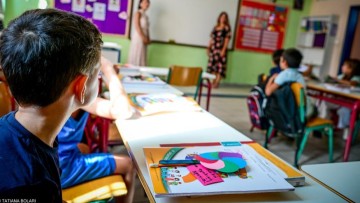 Έλλειψη εκπαιδευτικών στα σχολεία: Σφοδρή αντιπαράθεση κυβέρνησης – ΟΛΜΕ για τις άδειες εγκυμοσύνης