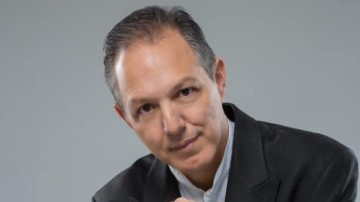 Νίκος Χαλιάσας: Η ψυχή του Φεστιβάλ «ΜουσιΚώς» που Φέρνει τη μουσική στα νησιά