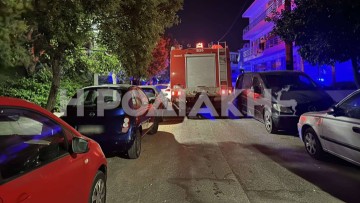 Ρόδος: Οι πυροσβέστες έσπασαν το τζάμι ΙΧ και παρέδωσαν το μωρό που είχε κλειδωθεί μέσα στη μητέρα του