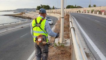 Εργασίες καθαρισμού και συντήρησης σε κεντρικούς δρόμους και γειτονιές της Ρόδου