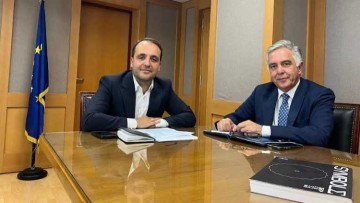 Συντονισμός για άμεσες λύσεις και πρωτοβουλίες στη συνάντηση του Βουλευτή Δωδεκανήσου με τον Υφυπουργό Ψηφιακής Διακυβέρνησης κ. Χρήστο Δερμεντζόπουλο για το Κτηματολόγιο