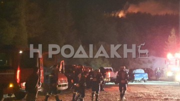 Μεγάλη κινητοποίηση των πυροσβεστών κι εθελοντικών ομάδων στη Ρόδο για φωτιά ανάμεσα σε Αρχίπολη - Ελεούσα