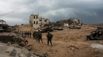Κρίσιμη καμπή: Το Ισραήλ «παγώνει» τις επιχειρήσεις στη Γάζα – Τα «θολά» σημεία μετά την απάντηση της Χαμάς