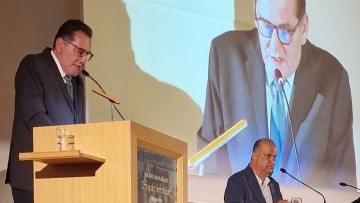 «Συγκινητικός χαιρετισμός του Γιάννη Παπαβασιλείου για τον Βάσο Μηναιδη – “Ο άνθρωπος που καθόρισε τον ροδιακό τουρισμό”»