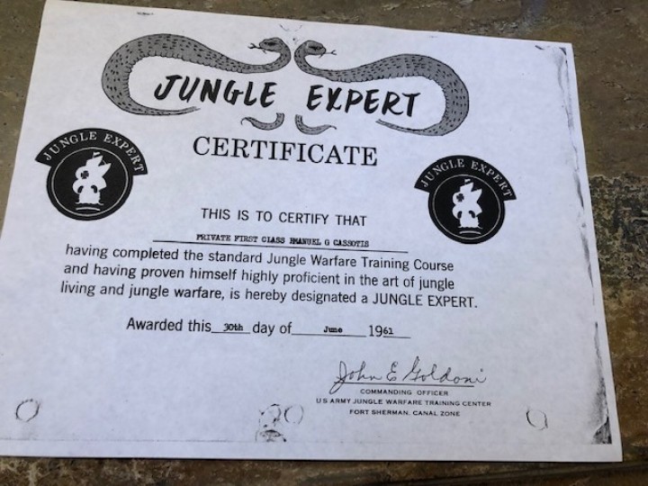Σε όσους αποφοιτούσαν από το Jungle Warfare Training Center, απονεμόταν το δίπλωμα Jungle Expert. Those who graduated from the Jungle Warfare Training Center were awarded the Jungle Expert diploma.