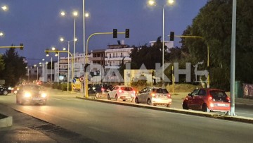 Ταλαιπωρία για χιλιάδες οδηγούς: Εκτός λειτουργίας τα φανάρια στον "κόμβο Βερδελή" (video)