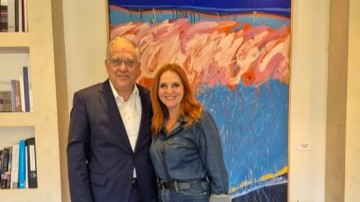 Συνάντηση της προέδρου των Υπαλλήλων Επιμελητηρίων Νήσων Αιγαίου και Κ.Ε.Ε.Ε., Φωτεινής Καράμπελα, με τον υπουργό Ανάπτυξης, Τάκη Θεοδωρικάκο