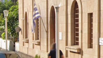 Ρόδος: Ποινή φυλάκισης 9 μηνών με τριετή αναστολή στην τουρίστρια που κατέβασε την Ελληνική Σημαία