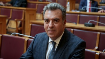 Πρόταση του Μάνου Κόνσολα για τη χορήγηση μικρών άτοκων δανείων σε πολύ μικρές επιχειρήσεις και ατομικές επιχειρήσεις σε νησιά κάτω των 3.000 κατοίκων