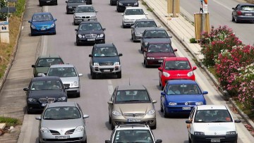 Τέλος εποχής για τα παλιά αυτοκίνητα: Η Ευρώπη βάζει φρένο στη ρύπανση και πιέζει για αλλαγές στην Ελλάδα