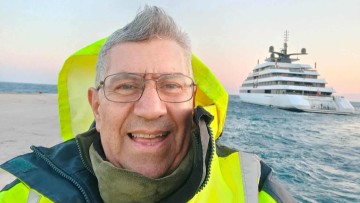 Γιάννης Περίδης: Ο γελαστός καβοδέτης της Ρόδου που δένει τον… κόσμο με τη θάλασσα