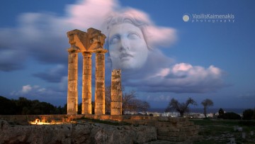 Η αποκατάσταση του Ιερού του Πυθίου Απόλλωνα μέσα από τα μάτια του Βασίλη Καϋμενάκη