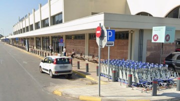 Ένα τριτοκοσμικό αλαλούμ με τα καρότσια του αεροδρομίου στη Ρόδο