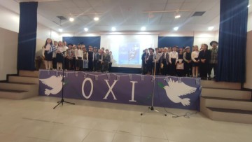 Οι μαθητές της Παστίδας τίμησαν το ΟΧΙ του ’40 – Συγκινητική ομιλία του δημοσιογράφου Γιώργου Ζαχαριάδη