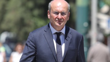 Χατζηδάκης: Αντίπαλος μας η ακρίβεια και όχι η αντιπολίτευση - Ακούμε τι μας λένε οι πολίτες