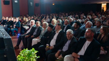 Στο κατάμεστο Δημοτικό Θέατρο Ρόδου πραγματοποιήθηκε η εκδήλωση αφιερωμένη στον Αριστοτέλη Παυλίδη