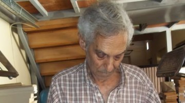 Γιώργος Ζαχαριάδης: Το Νιοχώρι που μικραίνει, αλλά δεν ξεχνά – Αποχαιρετώντας τον Μανώλη Βρατσάλη