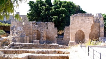 Ξενάγηση στον λατρευτικό χώρο του Αρχαγγέλου Μιχαήλ στην Π. Πόλη από την αρχαιολόγο Ελένη Παπαβασιλείου