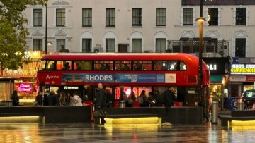 Στα κόκκινα λεωφορεία του Λονδίνου η Ρόδος!