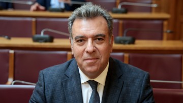 Μάνος Κόνσολας: «Δάνεια από το Ταμείο Δίκαιης Αναπτυξιακής Μετάβασης σε νησιά του Ν. Αιγαίου με πληθυσμό έως 3.000 κατοίκους»
